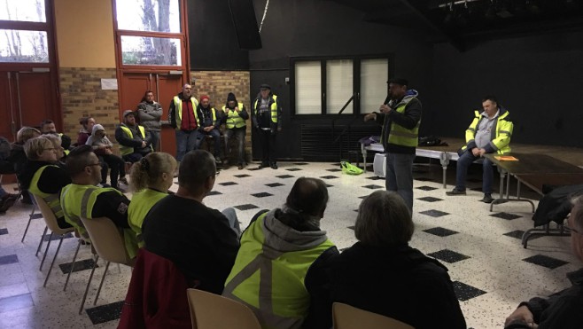 Les gilets jaunes se coordonnent à Boulogne sur mer.