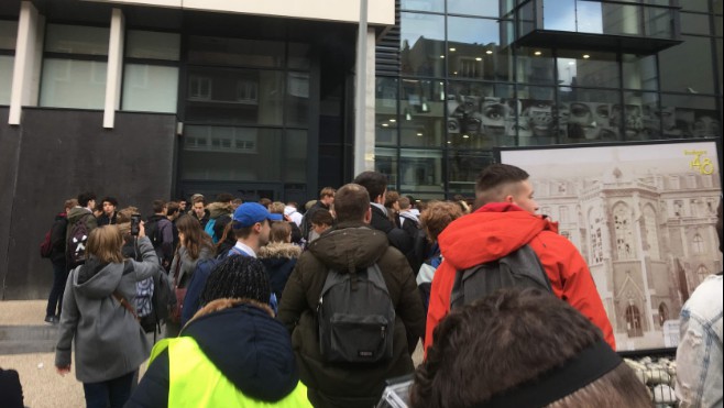 250 lycéens boulonnais sont descendus dans les rues mardi matin.