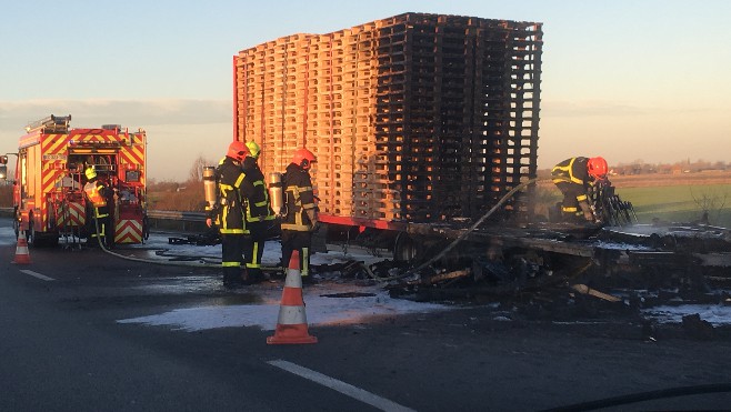 A16 : 5km de bouchon aprés l'incendie d'un poids lourd dans le calaisis