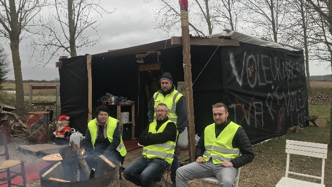 Etaples: les gilets jaunes réclament la démission d'Emmanuel Macron