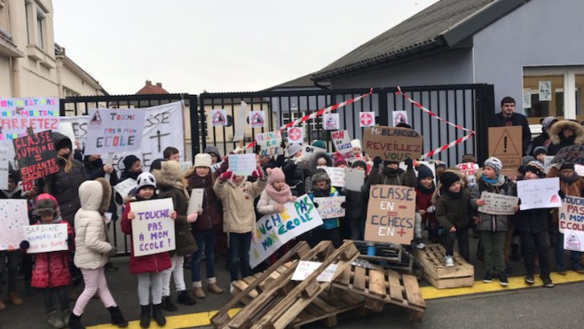 Contre les fermetures de classes, les parents se mobilisent !