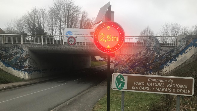 Wimille : un panneau lumineux avant de passer sous l'A16 !