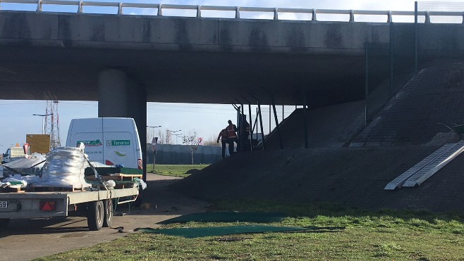 Des grilles anti-migrants zone Marcel Doret à Calais