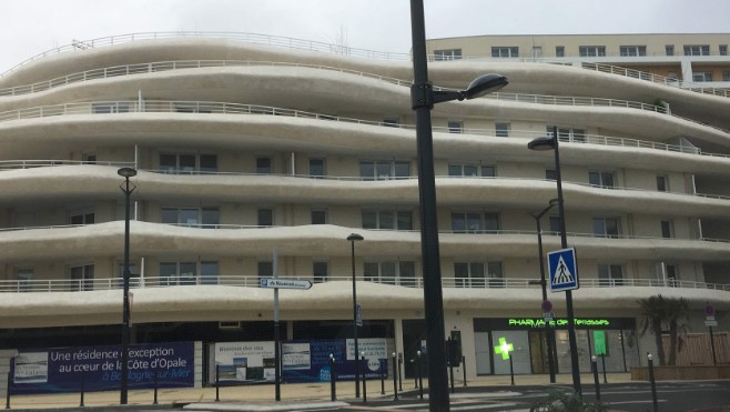 Terrasses de la Falaise : déjà une pharmacie, bientôt la supérette et plus que 30 logements à vendre.