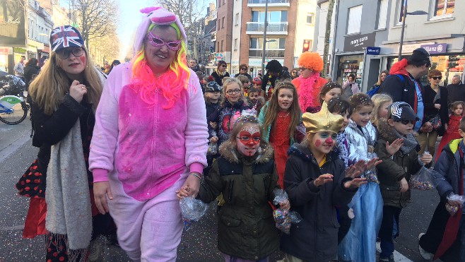 De l’ambiance et beaucoup de couleurs pour le carnaval de Calais