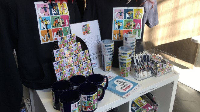 Pour le carnaval, la nouvelle collection de mugs, stylos et sweets est sortie !