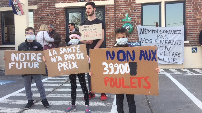 Offekerque : une centaine de personnes rassemblées contre le projet de poulailler industriel