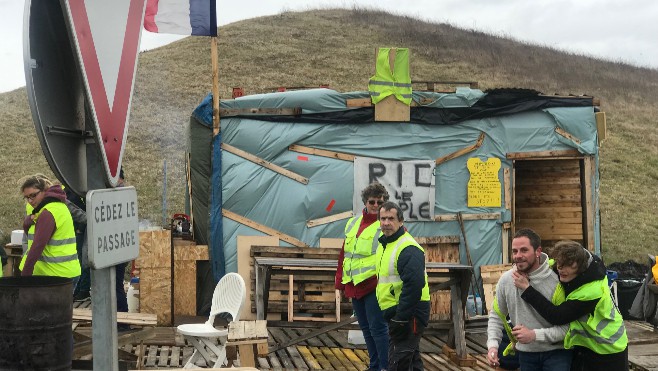 La cabane des Gilets Jaunes de Wailly-Beaucamp est démontée.