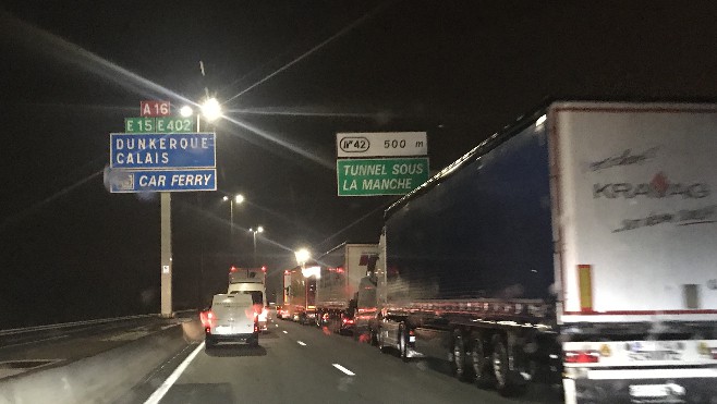 La grève du zèle des douaniers continue : encore la pagaille sur l'A16