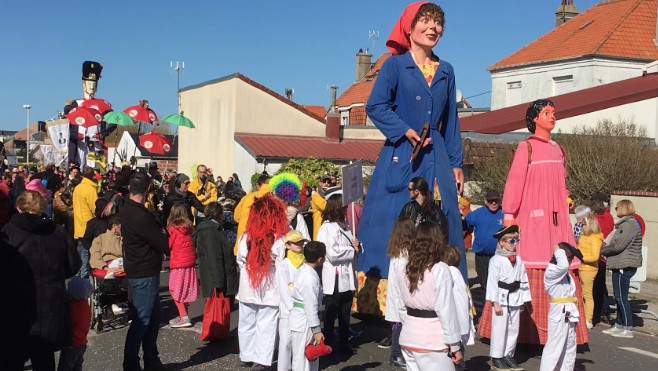 Des milliers de personnes ont applaudi le défilé du Carnaval à Berck sur mer.