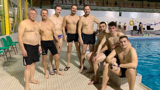 Montreuil: une équipe masculine de natation synchronisée a vu le jour
