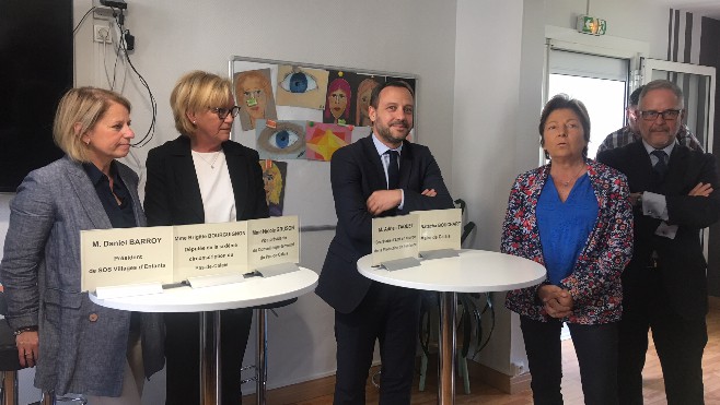 Le secrétaire d’Etat à la protection de l’enfance salue le travail de SOS Villages d’enfants à Calais