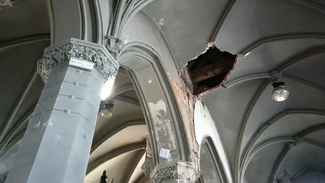 Une partie de la voûte de l’église à Desvres s’effondre !