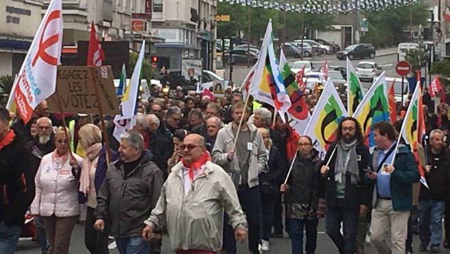 Des centaines de manifestants dans les villes de la Côte d’Opale pour le 1er mai