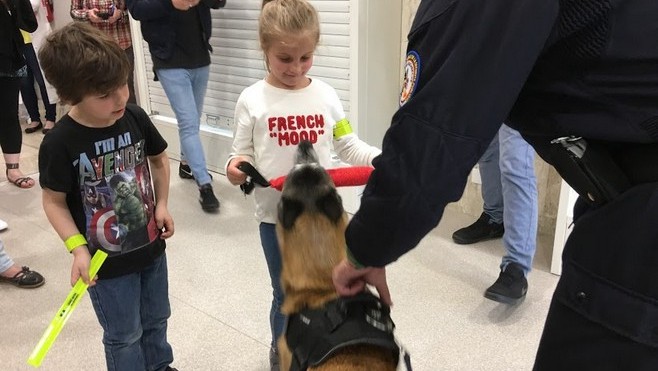 La police et la brigade canine à l'hôpital pour une opération « séduction » !