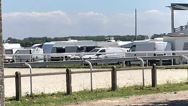 Berck : 200 caravanes de gens du voyage s'installent illégalement sur l'hippodrome