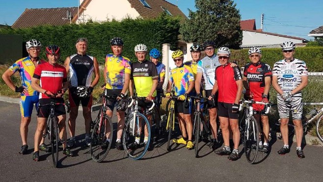 Hommage au cycliste décédé à Les Attaques