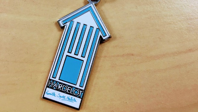Hardelot réaffirme sa politique Sport Nature Famille à travers un porte-clef !
