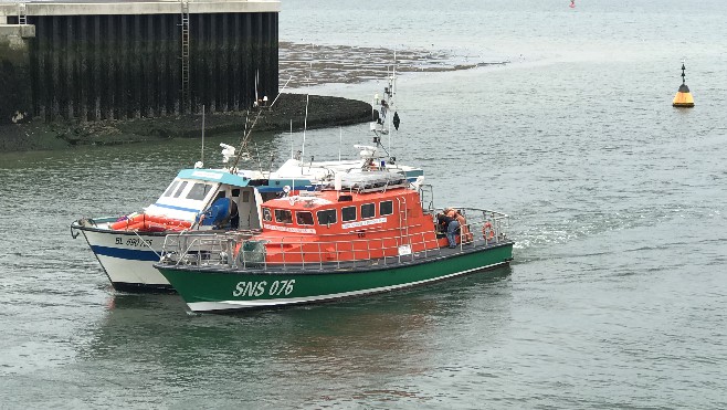 Un bateau de pêche en feu au large de Boulogne, les 3 marins sont indemnes.