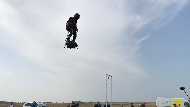 Vidéo : derniers réglages et démonstration en flyboard de Franky Zapata ce matin