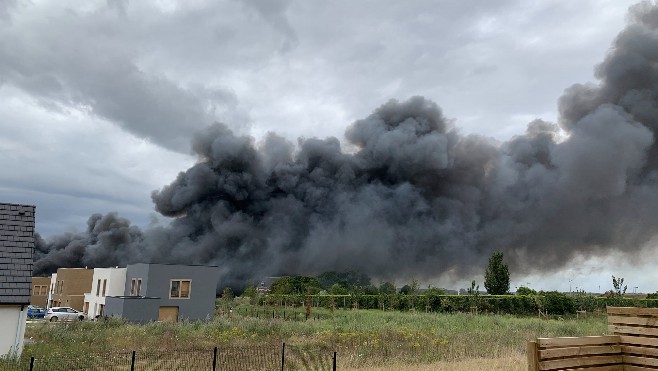 Rang-du-Fliers : un hangar de 2500 mètres carrés détruit par un incendie 