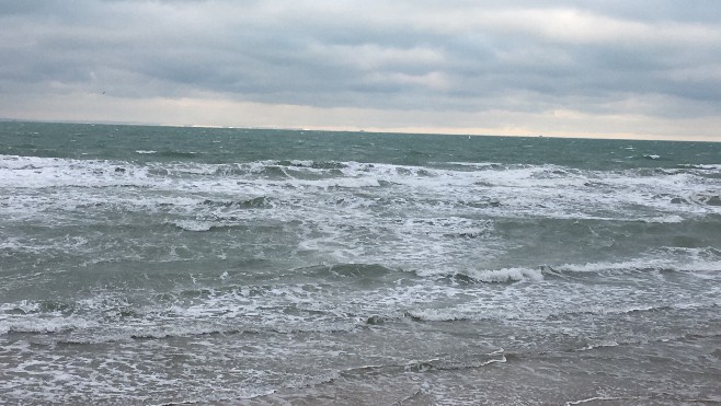 Un couple piégé par la marée au cap Blanc-Nez