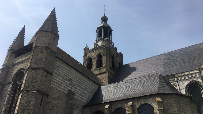 Cheminez à pied dans les rues de Bourbourg