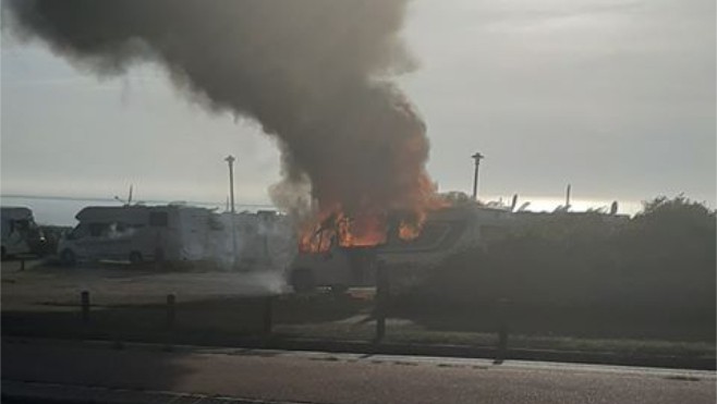 Boulogne sur mer : un camping-car en feu...