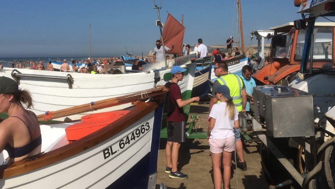 A Wissant, la foule sur la plage assiste à la bénédiction des flobarts !