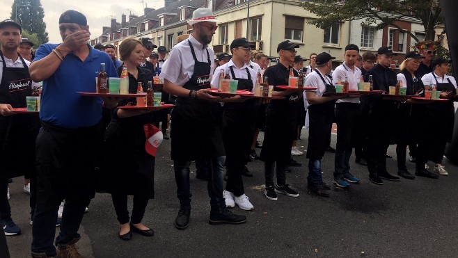 Nouveau succès de la marche des serveuses et garçons de café à Calais