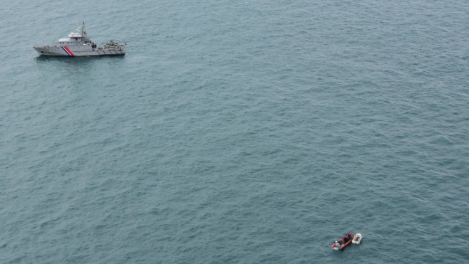 4 migrants interceptés à bord d'un petit bateau au large de Calais.