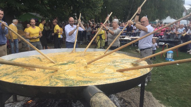 1800 assiettes d'omelette servies à Abbeville dimanche !