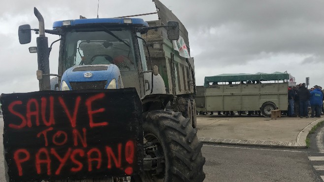 Zones de non-traitement, accords de libre-échange... les agriculteurs mobilisés à Abbeville hier