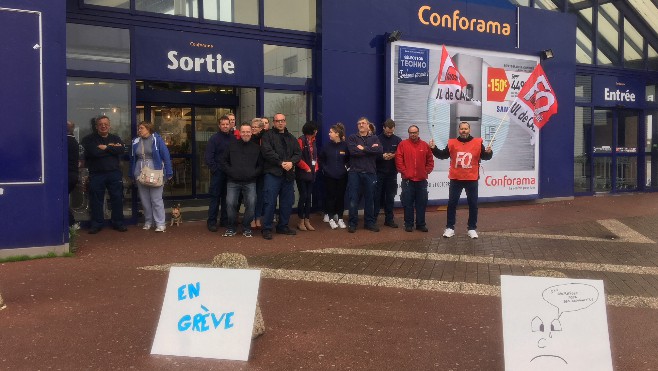 Le magasin Conforama Coquelles fermé pour cause de manifestation des salariés