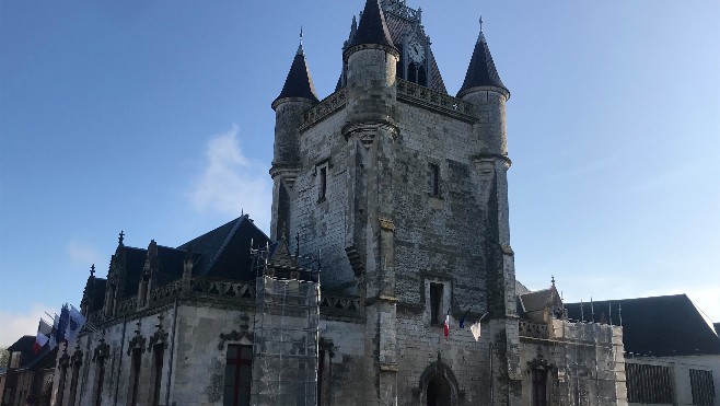 Le Beffroi de Rue, classé aux monuments historique, est en travaux. 