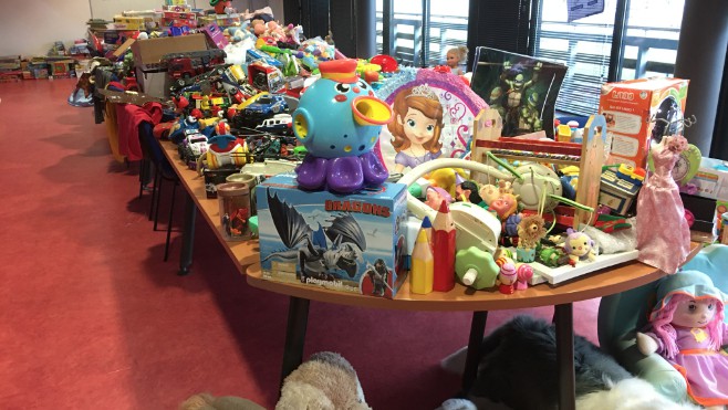 A Boulogne sur mer, des milliers de jouets collectés avec le Bus de Noël Marinéo !