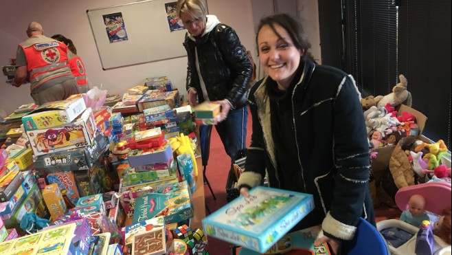 Le bus de Noël de Marinéo apporte des jouets par milliers !