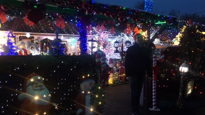 Pour vous mettre dans l’ambiance de Noël, partez à la découverte de la maison illuminée de Balinghem