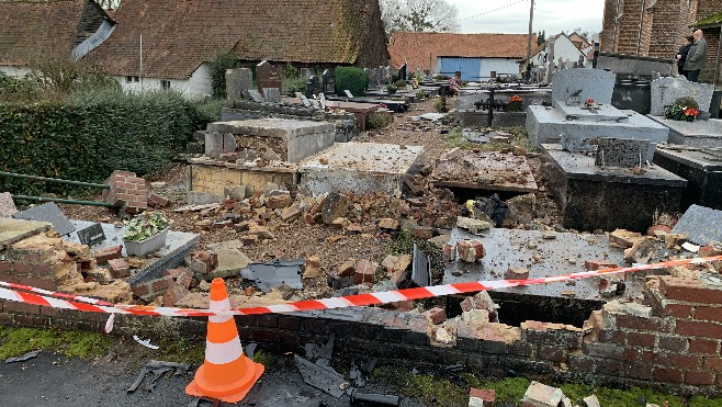 Plusieurs dizaines de tombes du cimetière de Bouin-Plumoison saccagées.