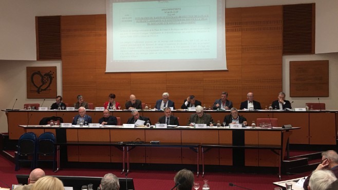 Les élus de l’agglomération boulonnaise adoptent le budget, le RN vote contre.