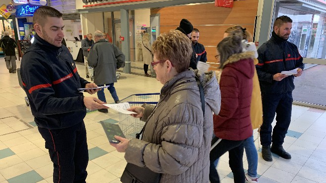 Les sapeurs pompiers d'Abbeville en grève contre la baisse d'effectifs