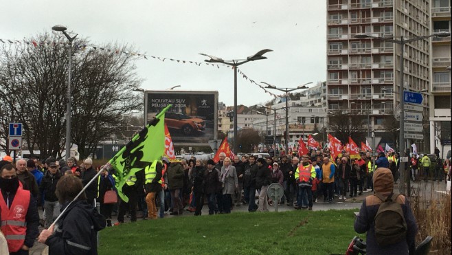 Moins de 2000 manifestants à Boulogne sur mer.