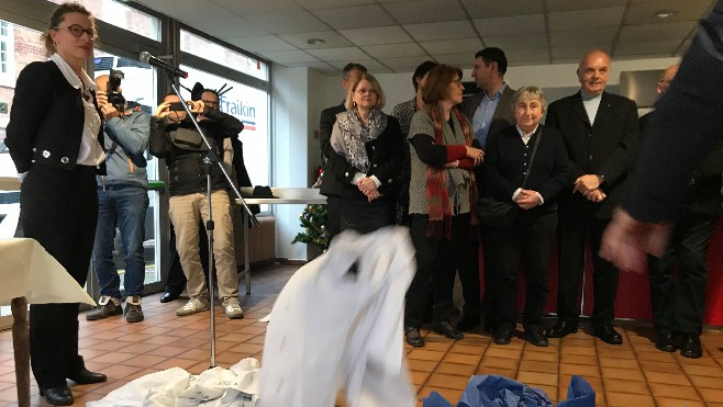 Action coup de poing du personnel soignant lors de la cérémonie des vœux à l'hôpital d'Abbeville