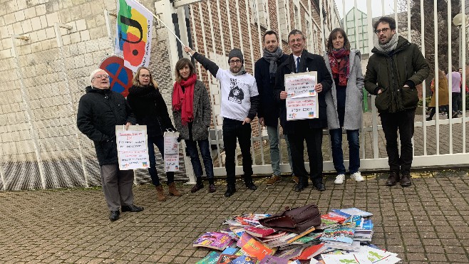 Montreuil: des enseignants du lycée Woillez ont mené une action symbolique contre le nouveau bac