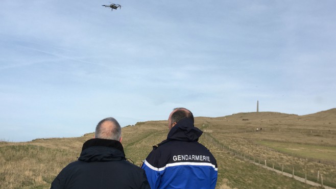 Une douzaine de gendarmes surveillent en permanence 70 km de la Côte d’Opale !