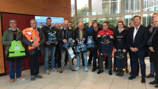 120 gilets de sauvetage offerts aux clubs nautiques du boulonnais.