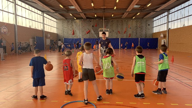 Berck: quand les jeunes cotoient les joueurs de l'équipe première au Centre Génération Basket
