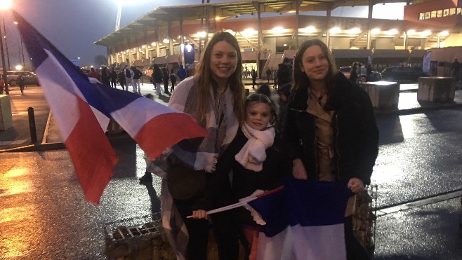 Le public calaisien ravi de la victoire des Bleues à l’Epopée