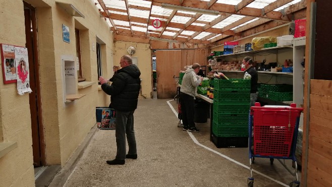 L’AEC poursuit ses distributions alimentaires à Calais