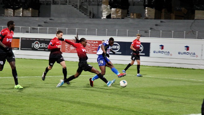 Football : les clubs de National 1 gardent l’espoir d’une reprise en mai !